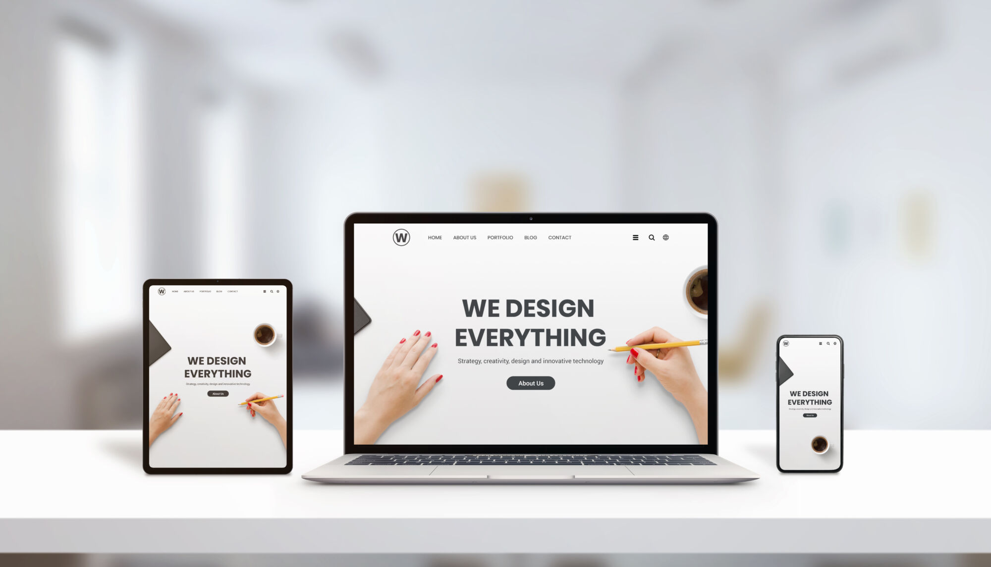 ADOBESTOCK_311145638 | Cekome Appareils montrant un site web de design avec le slogan "WE DESIGN EVERYTHING", illustrant les services de conception web.