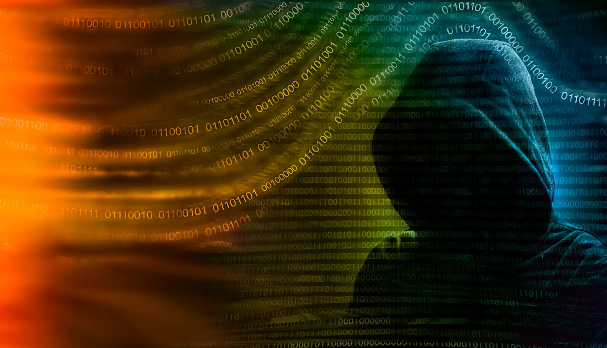 Silhouette d'un hacker en capuche entouré de code binaire symbolisant la cybercriminalité et la cybersécurité.