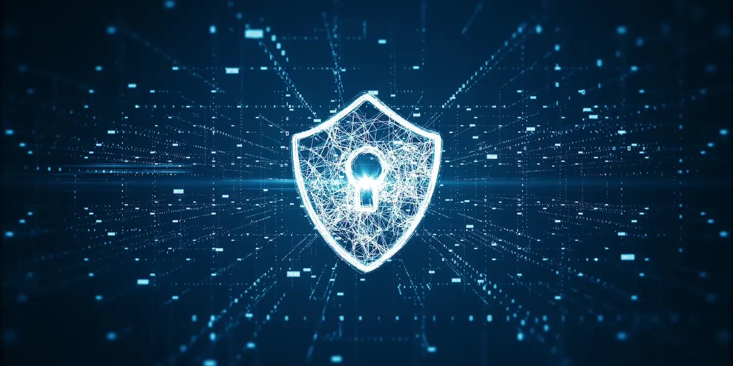 Icône de cybersécurité en forme de bouclier avec cadenas, symbolisant la protection des données numériques.