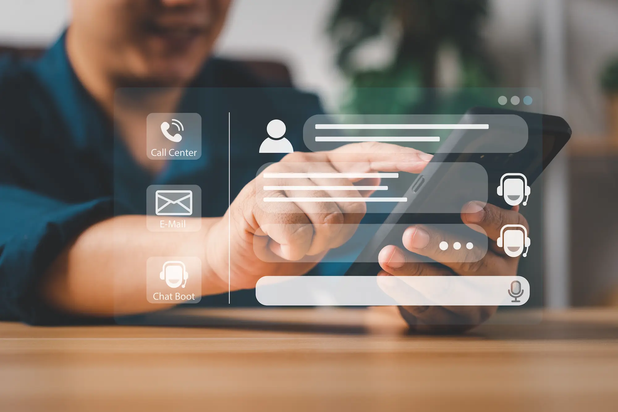 Personne utilisant un smartphone avec une interface holographique de services client, incluant chat, e-mail et centre d'appels.