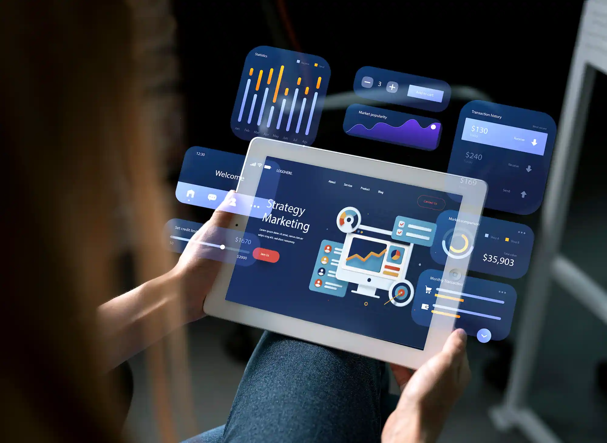 REPRESENTATION USER EXPERIENCE INTERFACE DESIGN | Cekome Personne consultant une tablette affichant une interface de stratégie marketing avec des graphiques et éléments interactifs en réalité augmentée