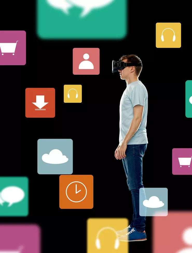 3D TECHNOLOGY GAMING AUGMENTED REALITY CYBERSPACE PEOPLE CONCEPT HAPPY YOUNG MAN VIRTUAL REALITY HEADSET 3D GLASSES WITH MENU ICONS BLACK BACKGROUND_380164 150455 | Cekome Homme portant un casque de réalité virtuelle entouré d’icônes colorées représentant diverses applications numériques