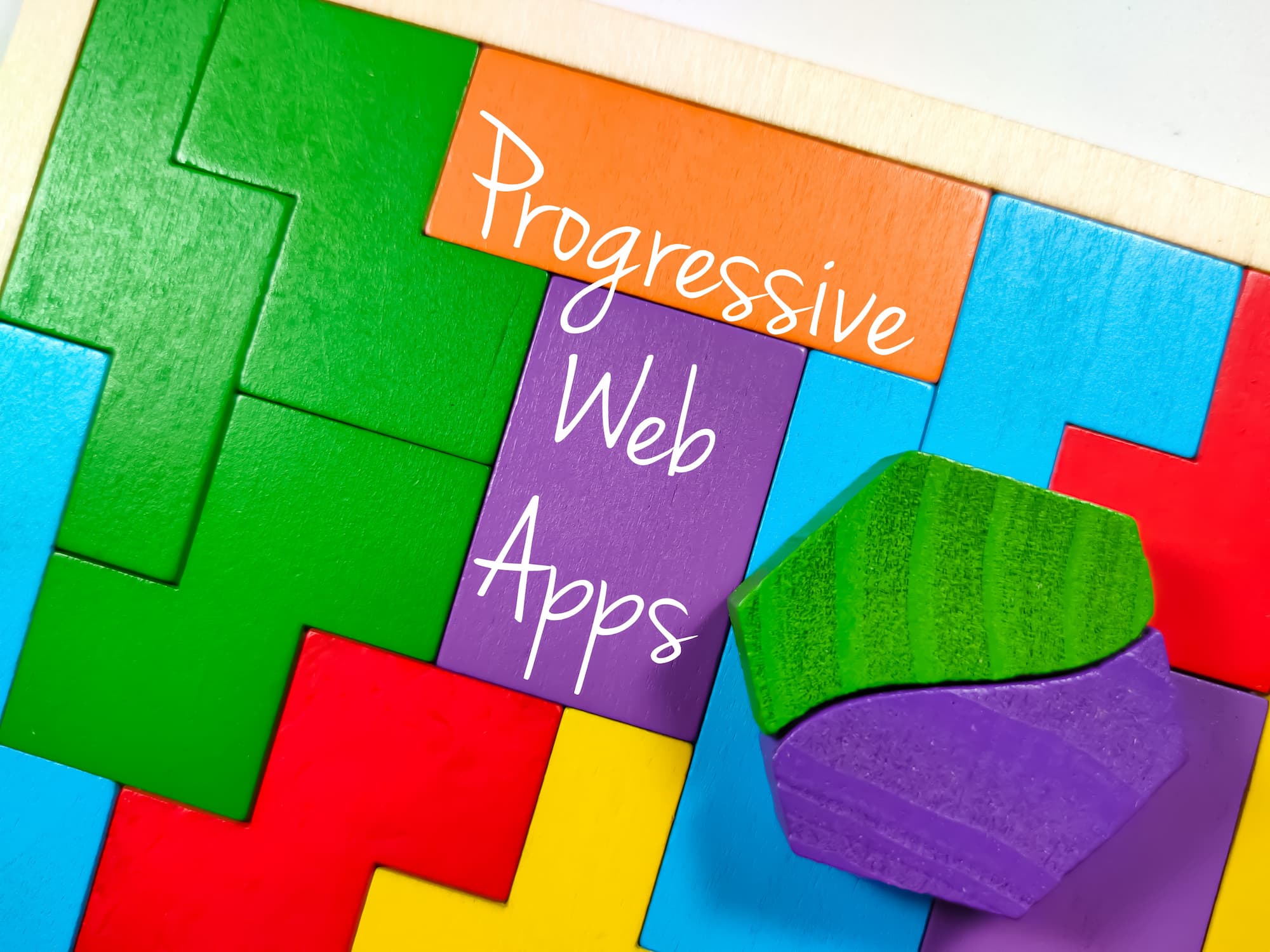PUZZLE COLORE EN BOIS AVEC LES MOTS PROGRESSIVE WEB APPS ECRITS SUR LES PIECES | Cekome Puzzle coloré en bois avec les mots Progressive Web Apps écrits sur les pièces