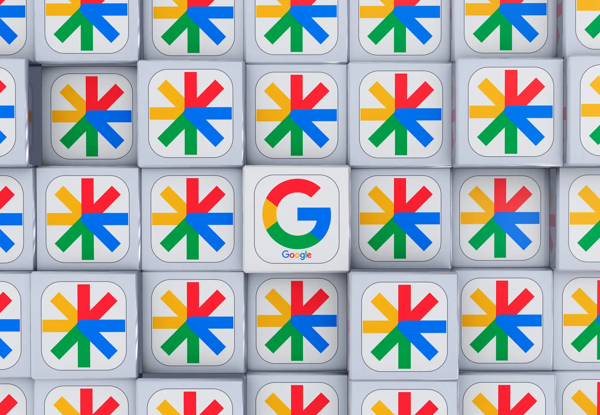 Ic&ocirc;nes Google multicolores en grille avec un logo Google central mis en &eacute;vidence sur fond gris